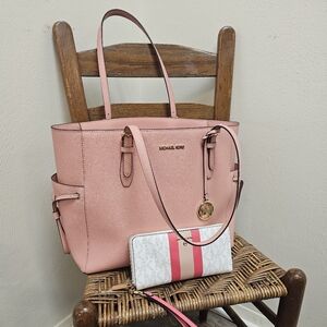 Authentic Michael Kors purse & Matching wallet